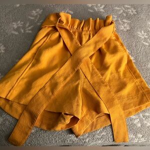 Wilfred/Aritzia Mustard Yellow Shorts